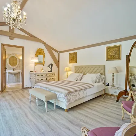 Très Belle Avec Piscine Villa *