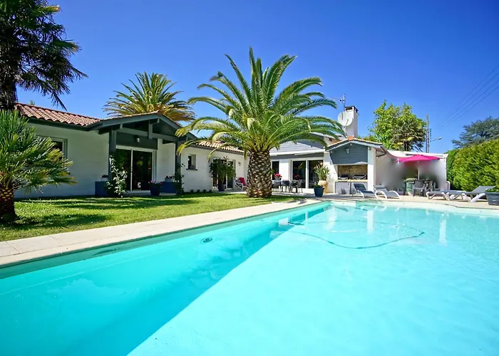 Tres Belle Avec Piscine